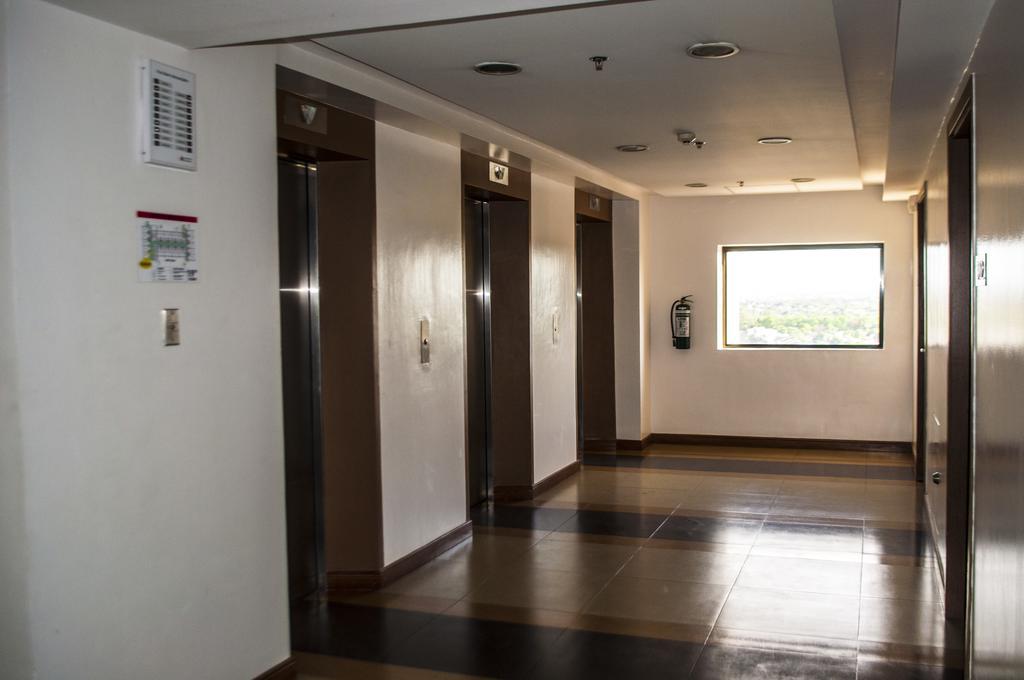 Titan Condo At Studio City Tower 1 Alabang Manila Luaran gambar