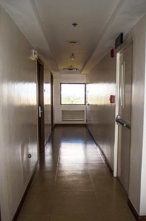 Titan Condo At Studio City Tower 1 Alabang Manila Luaran gambar